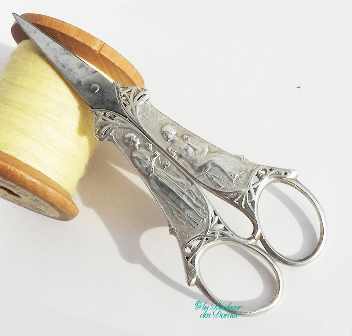 Paire de ciseaux à broder Art Nouveau Nécessaire de couture  signée VERNON  début XXe ARGENT 