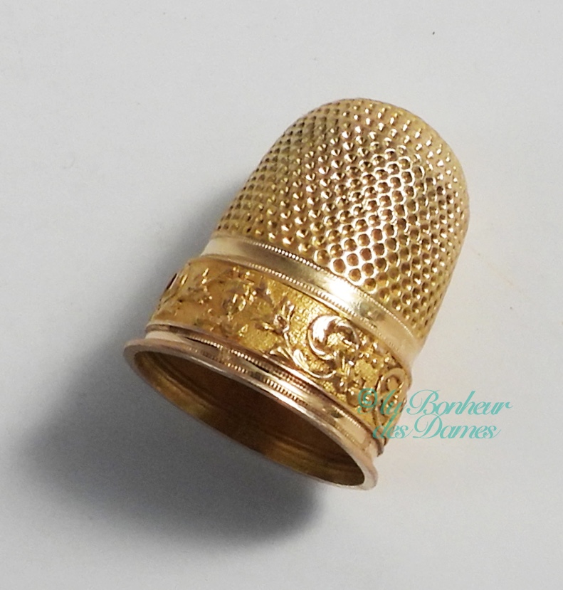 18k Solid Gold Thimble. Early 19th Century Sewing Kit