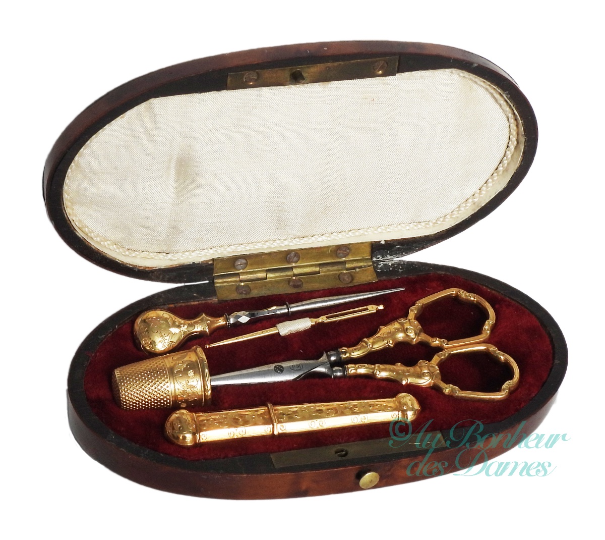 Coffret Nécessaire de couture en or massif 18 carats fin XIXe Napoléon III ciseaux dé coudre