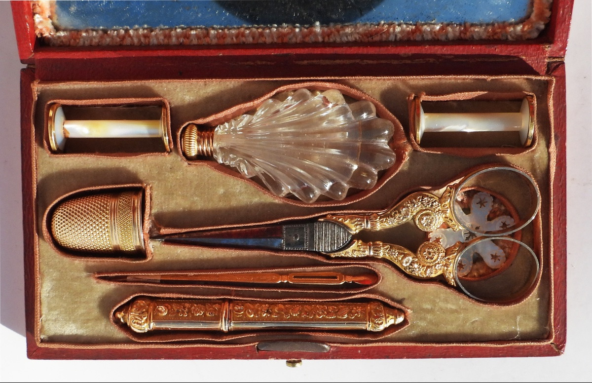 Nécessaire de couture début XIXe siècle en or massif 18 carats ciseaux dé à coudre étui -photo-2