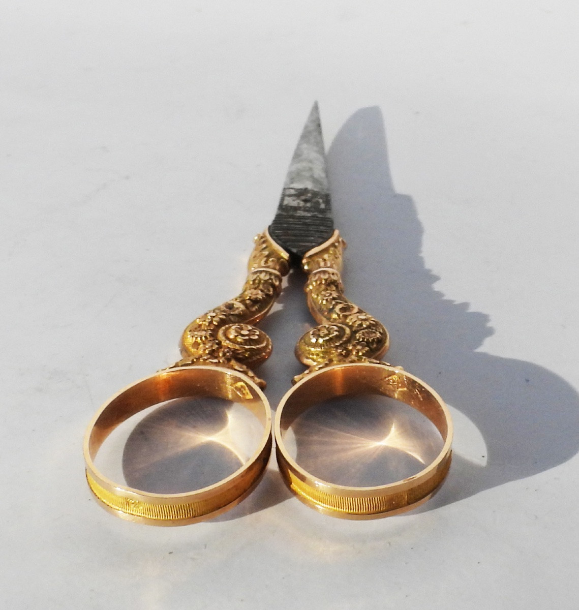 Nécessaire de couture début XIXe siècle en or massif 18 carats ciseaux dé à coudre étui -photo-2