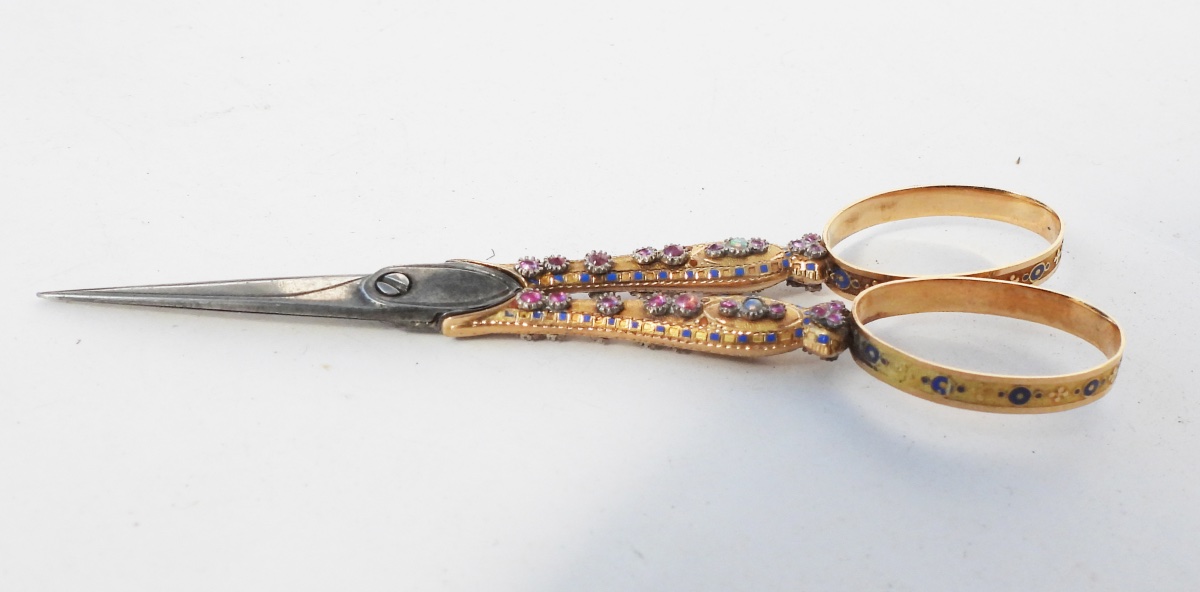 Paire de ciseaux or 18 carats émail et rubis et opales début XIXe siècle nécessaire couture-photo-1