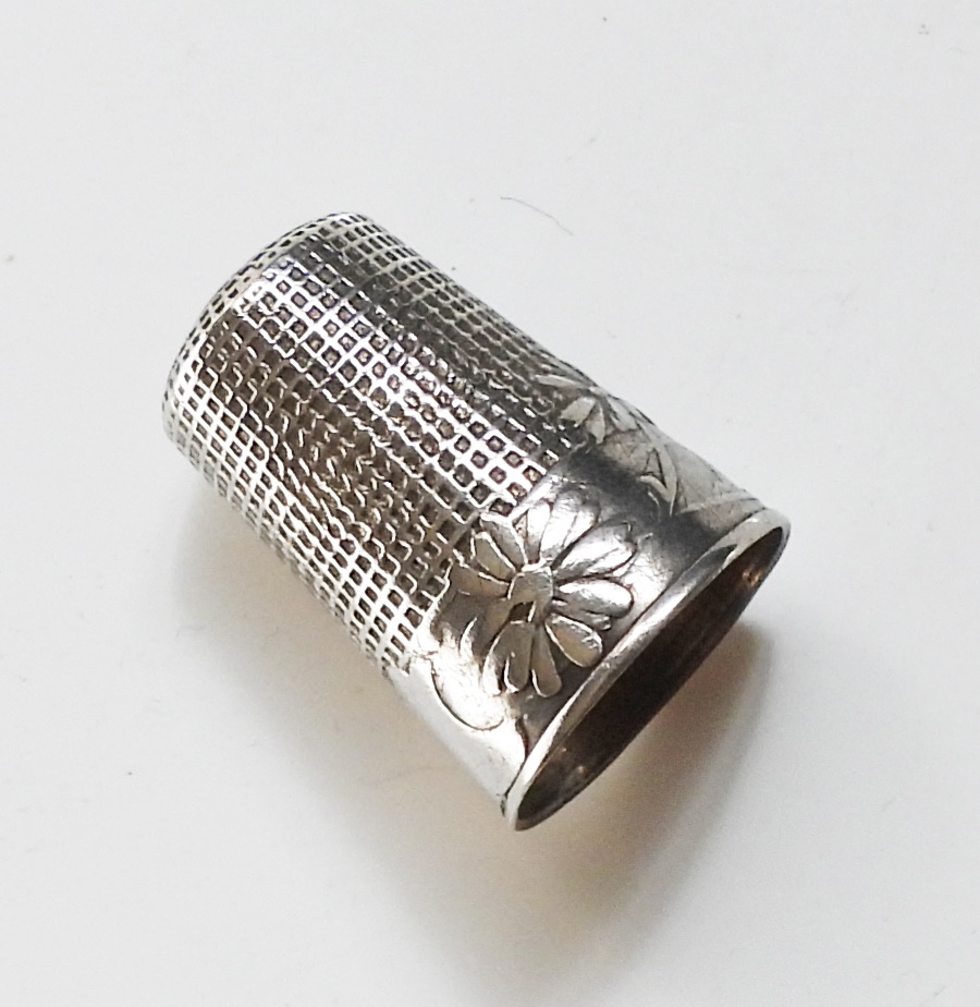 Solid Silver Art Nouveau Thimble With Daisy Motif, Early 20th Century, Sewing Kit-photo-3