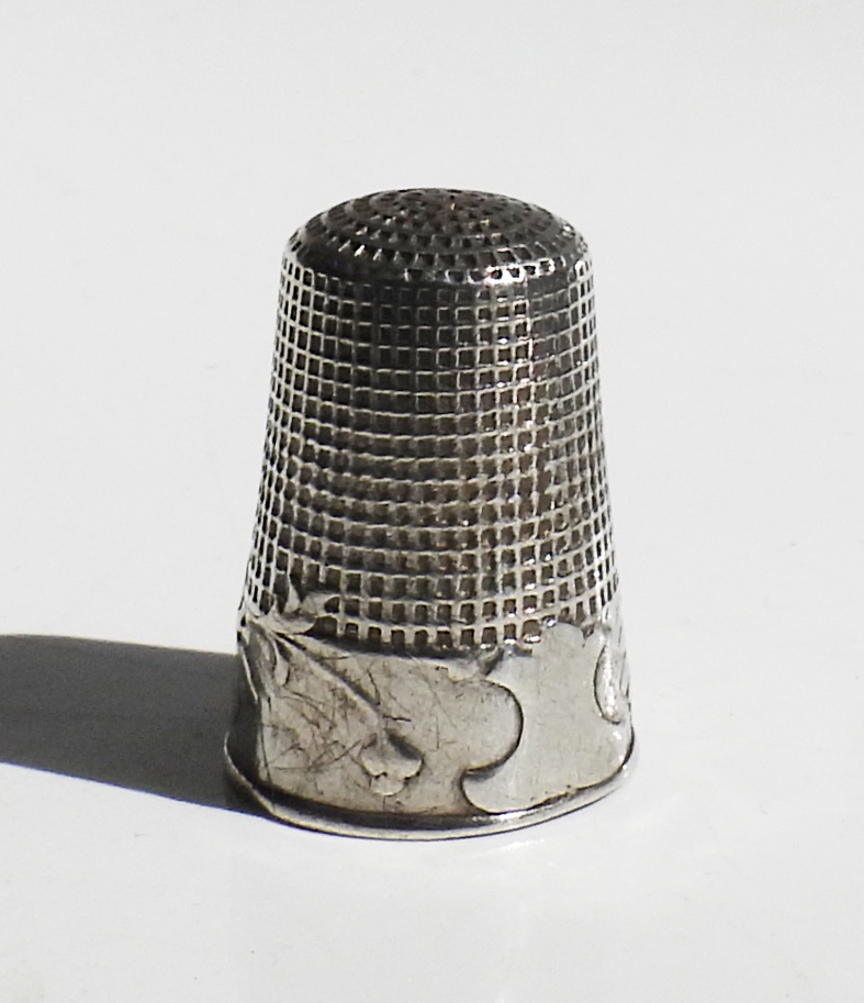 Solid Silver Art Nouveau Thimble With Daisy Motif, Early 20th Century, Sewing Kit-photo-1