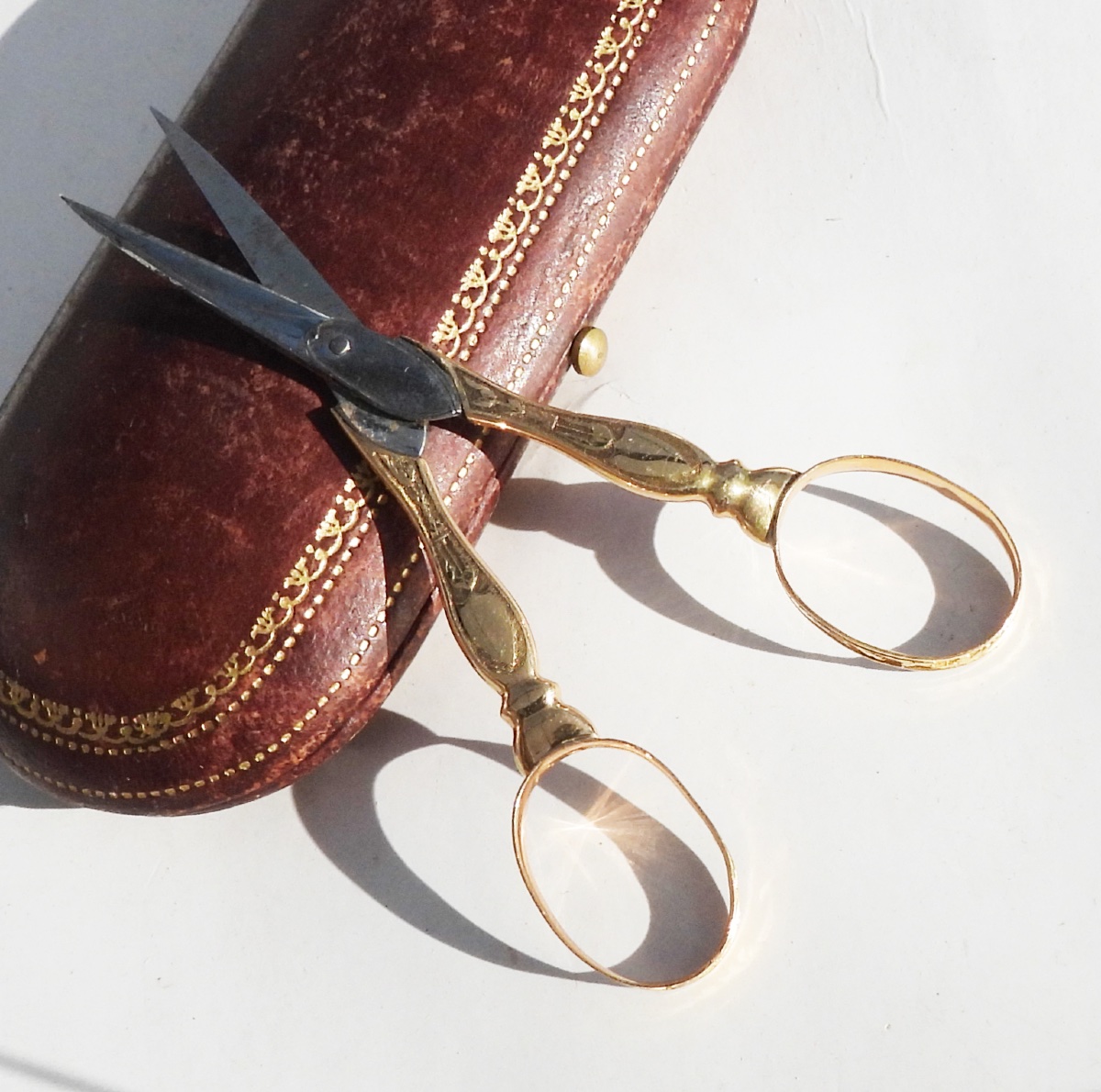 18-karat Gold Embroidery Scissors From The Early 19th Century, Part Of A Sewing Kit-photo-3