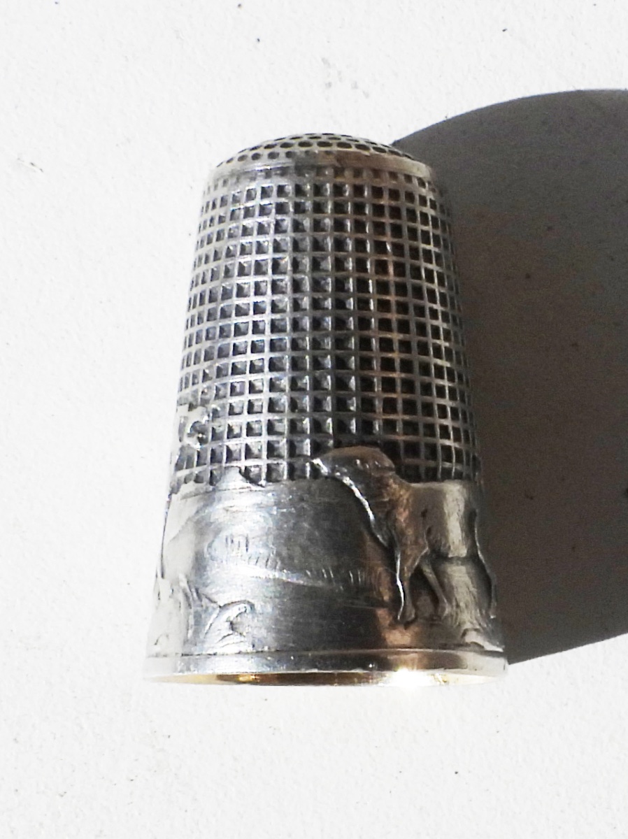 Solid Silver Thimble Featuring La Fontaine's Fable "the Wolf And The Lamb," In Its Original Box, Early 20th Century-photo-4