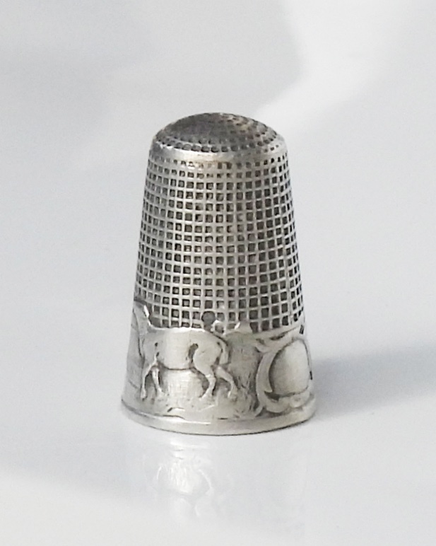 Solid Silver Thimble Featuring La Fontaine's Fable "the Wolf And The Lamb," In Its Original Box, Early 20th Century-photo-1