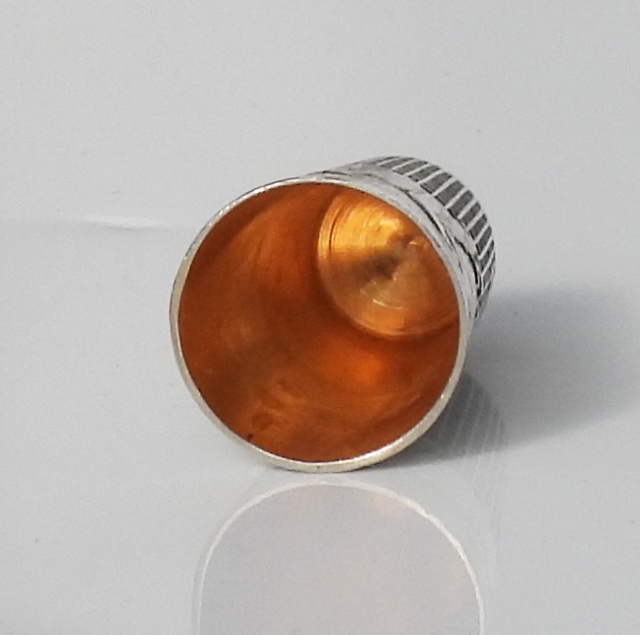 Solid Silver Thimble Featuring La Fontaine's Fable "the Wolf And The Lamb," In Its Original Box, Early 20th Century-photo-3