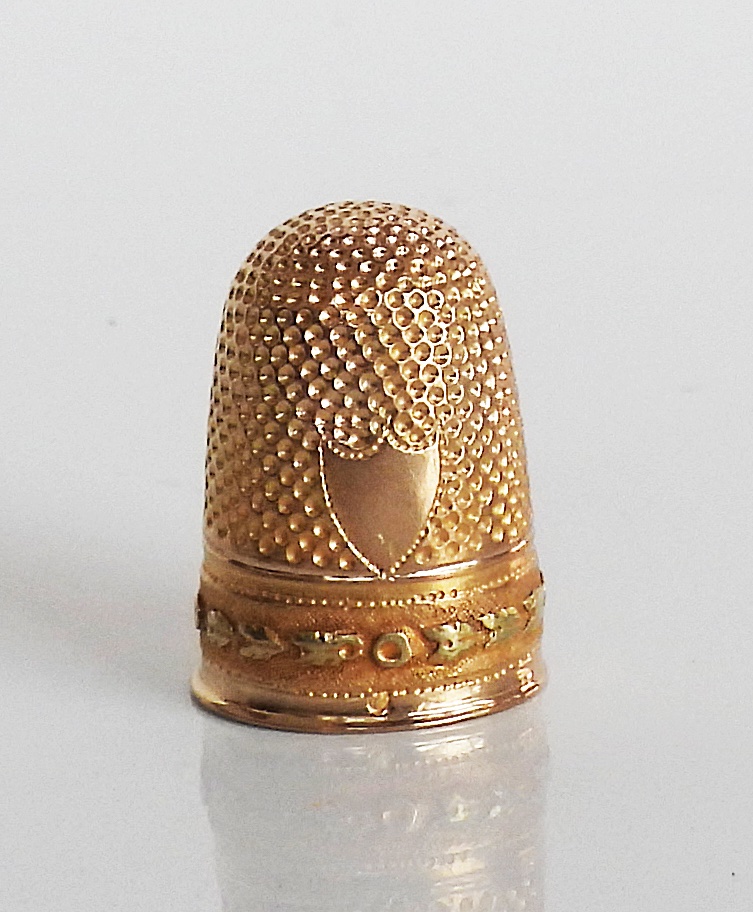 18k Solid Gold Thimble. Early 19th-century Sewing Kit