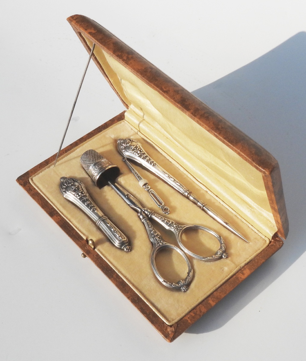 Nécessaire de couture ancien  argent massif fin XIXe début XXe  ciseaux, dé à coudre -photo-2