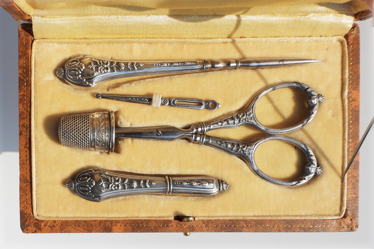 Nécessaire de couture ancien  argent massif fin XIXe début XXe  ciseaux, dé à coudre -photo-3