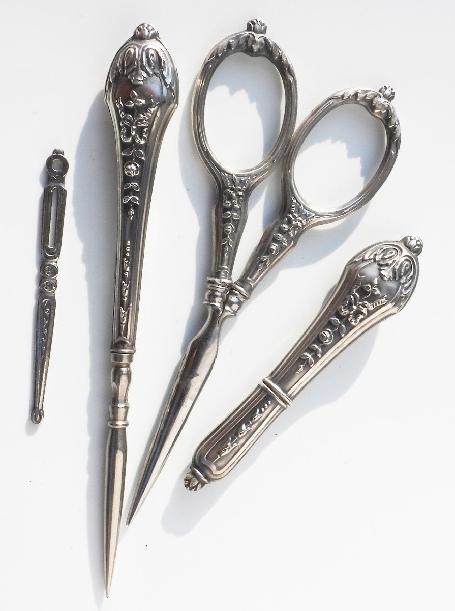 Nécessaire de couture ancien  argent massif fin XIXe début XXe  ciseaux, dé à coudre -photo-4