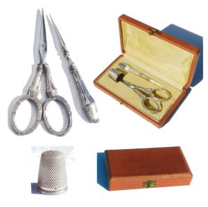 Coffret Nécessaire De Couture Argent Début XXe Ciseaux Dé à Coudre Poinçon à Broder
