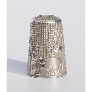 Dé à coudre en argent Massif fable de la Fontaine "le loup et la cigogne" début XXe