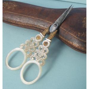 Pair Of Mother-of-pearl Embroidery Scissors, Early 19th Century, Palais Royal, Sewing Kit