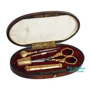 Coffret Nécessaire de couture en or massif 18 carats fin XIXe Napoléon III ciseaux dé coudre