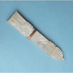 Etui à aiguille en Nacre époque Restauration XIXe Palais Royal nécessaire de couture