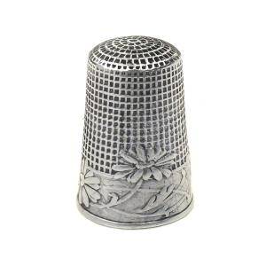 Dé à coudre argent massif Art nouveau motif marguerite début XXe nécessaire couture