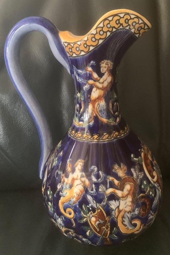 Aiguière à décor Gien renaissance