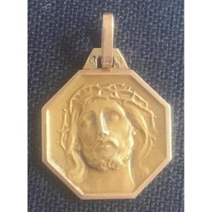 Médaille représentant la tête du Christ signée E Dropsy, Or 18 carats