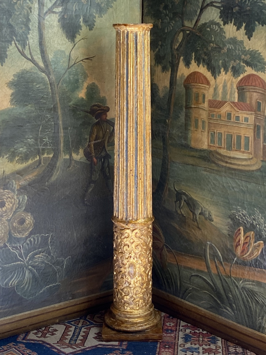 Colonne en bois sculpté et doré d’époque 18 ème 