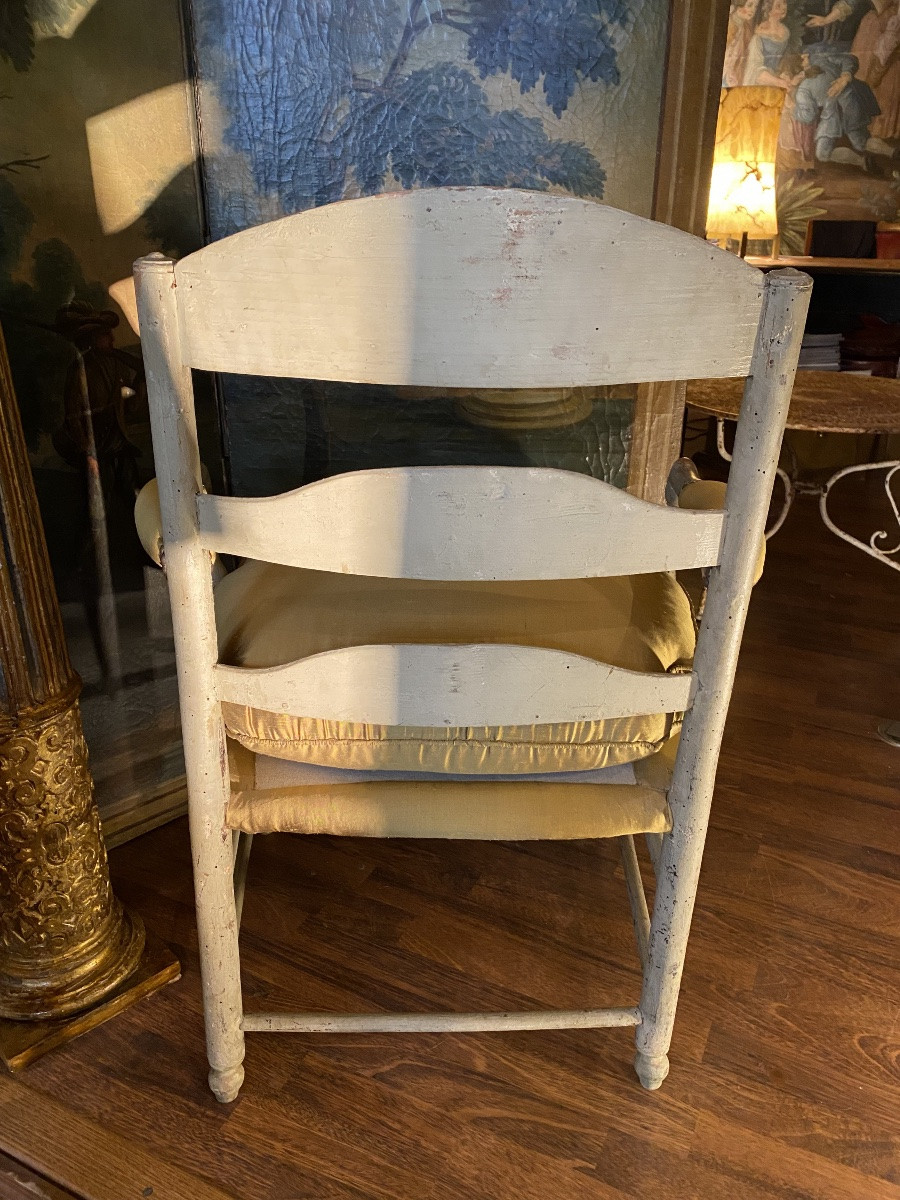 Fauteuil provençal peint d’époque fin 18 ème avec coussin irecouvert de soie-photo-3