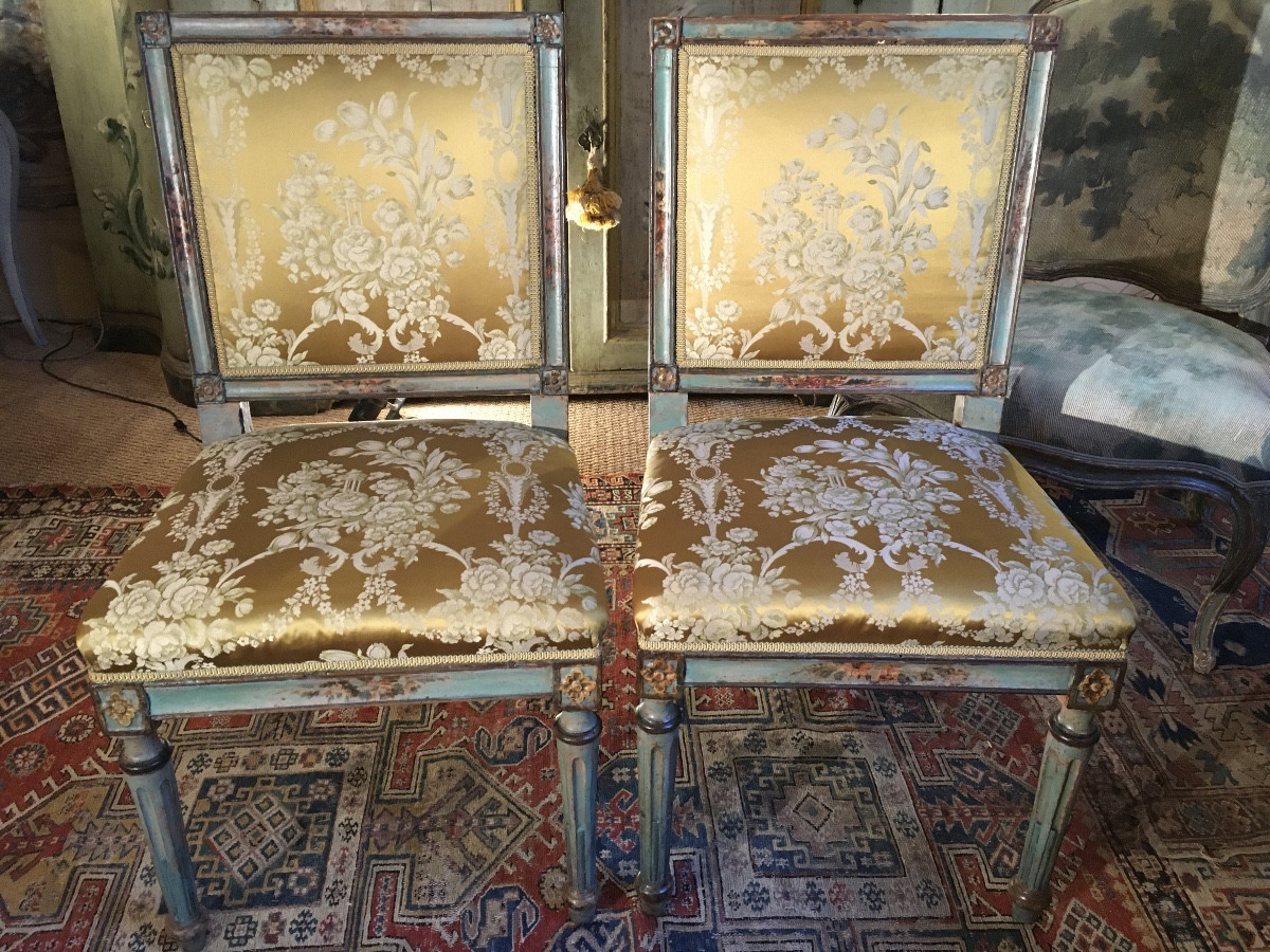 Paire de chaises italiennes 18 ème recouvertes de soie