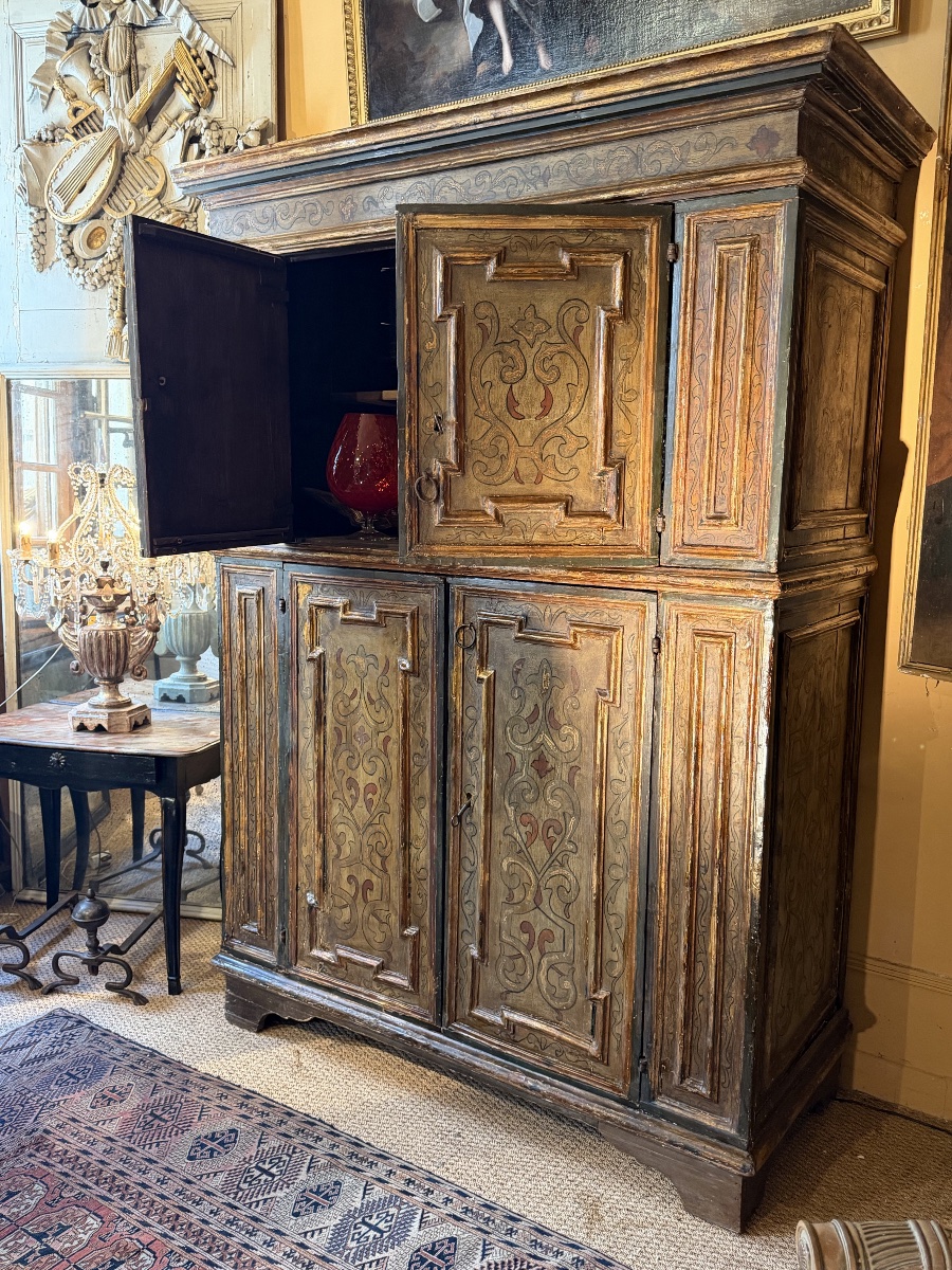 Cabinet italien ( Florence) XVII ème en bois sculpté peint et doré ouvrant sur 4 portes-photo-4