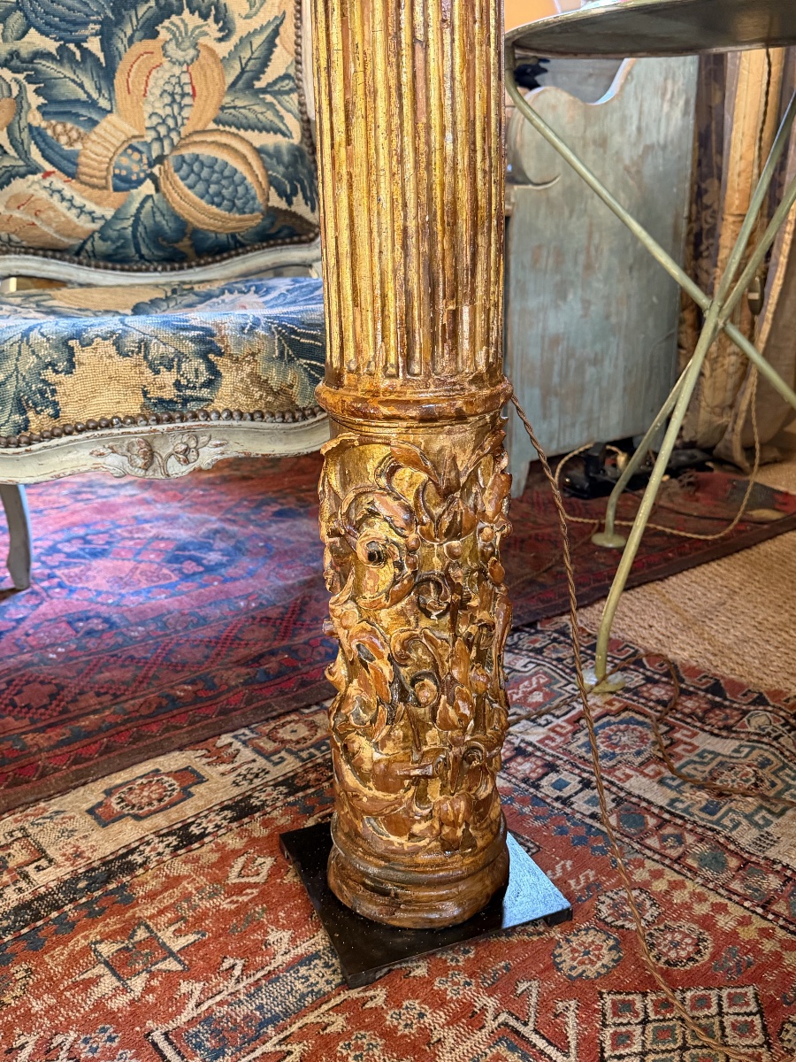 18th-century Gilded And Carved Wooden Column Converted Into A Lamp With A Half-shade -photo-2