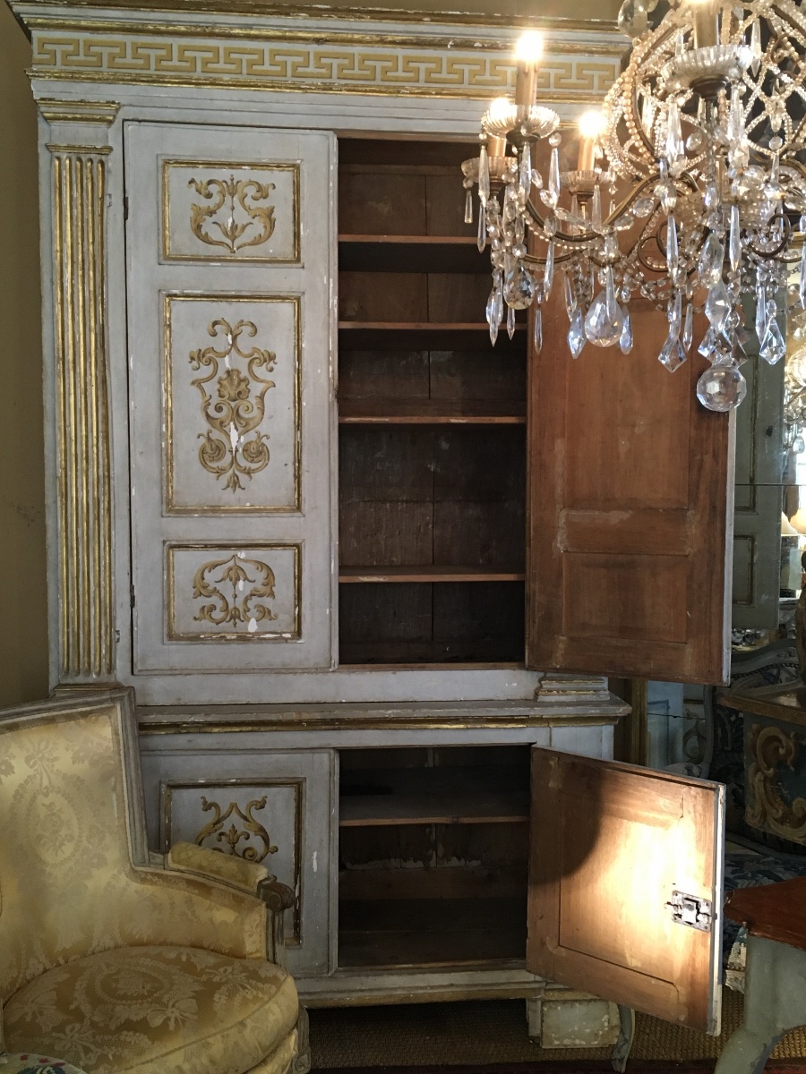 Meuble deux-corps peint et doré d’époque début XIX ème avec 4 portes en façade -photo-3