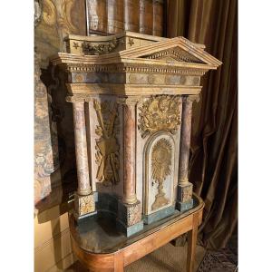 Tabernacle en bois doré, sculpté et peint d’époque XVIII ème ( belle architecture )