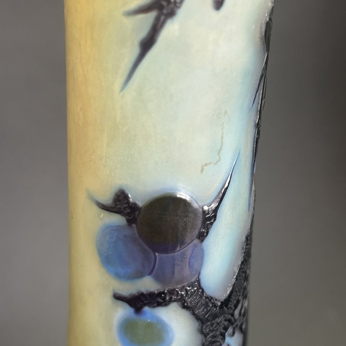 Emile Gallé (1846-1904), Vase à haut col multicouche à décor de branches de pruniers-photo-4