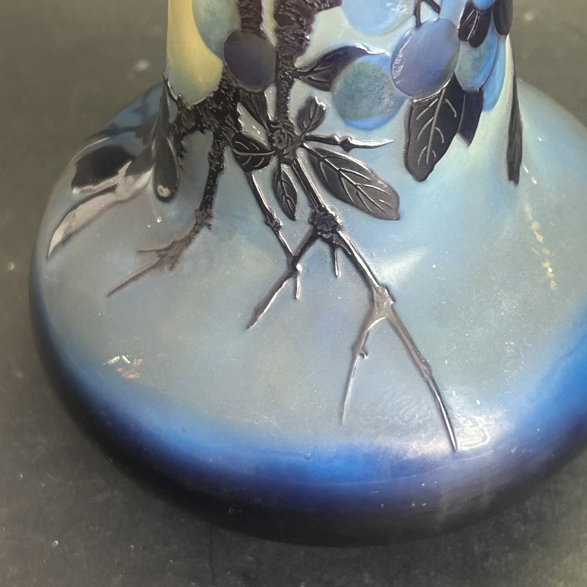 Emile Gallé (1846-1904), Vase à haut col multicouche à décor de branches de pruniers-photo-7