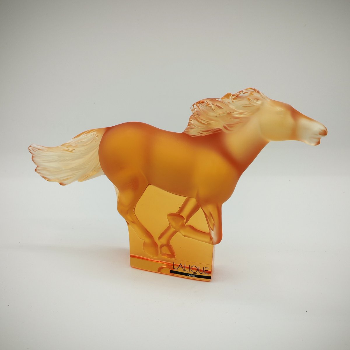Lalique France – Cheval « Kazak » en cristal ambré 