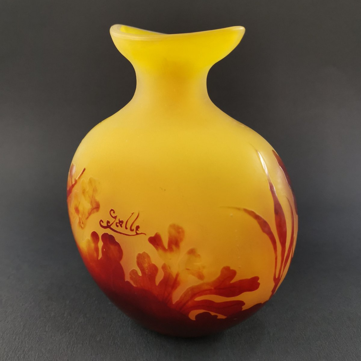 Gallé Émile,  Vase étiré en verre multicouches-photo-2