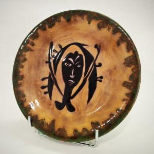 Jean Lurçat (1892-1966) – Assiette en céramique émaillée « Personnage stylisé »