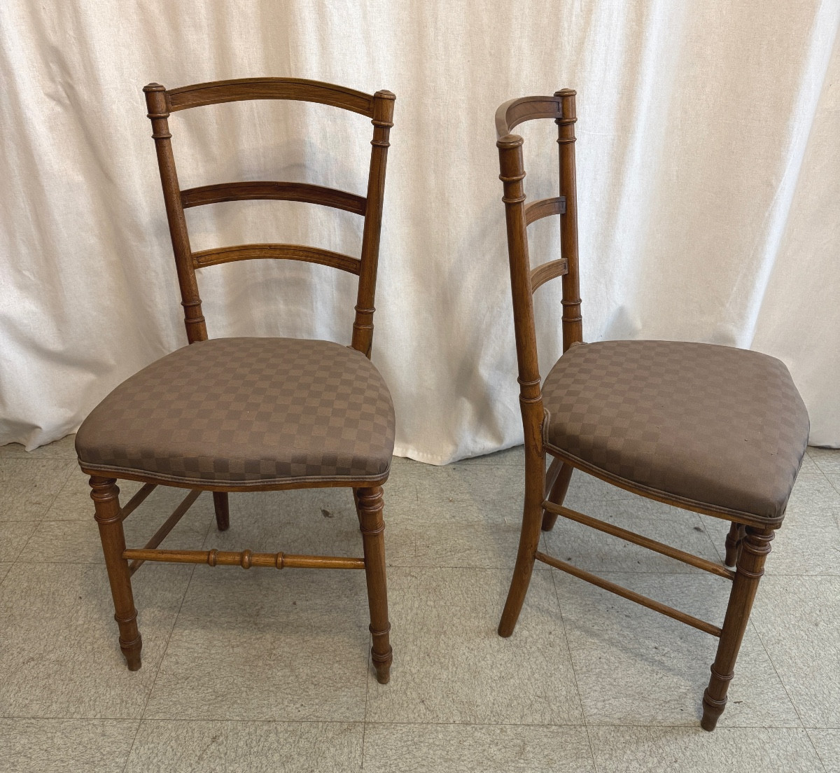 paire de chaises en noyer-photo-4