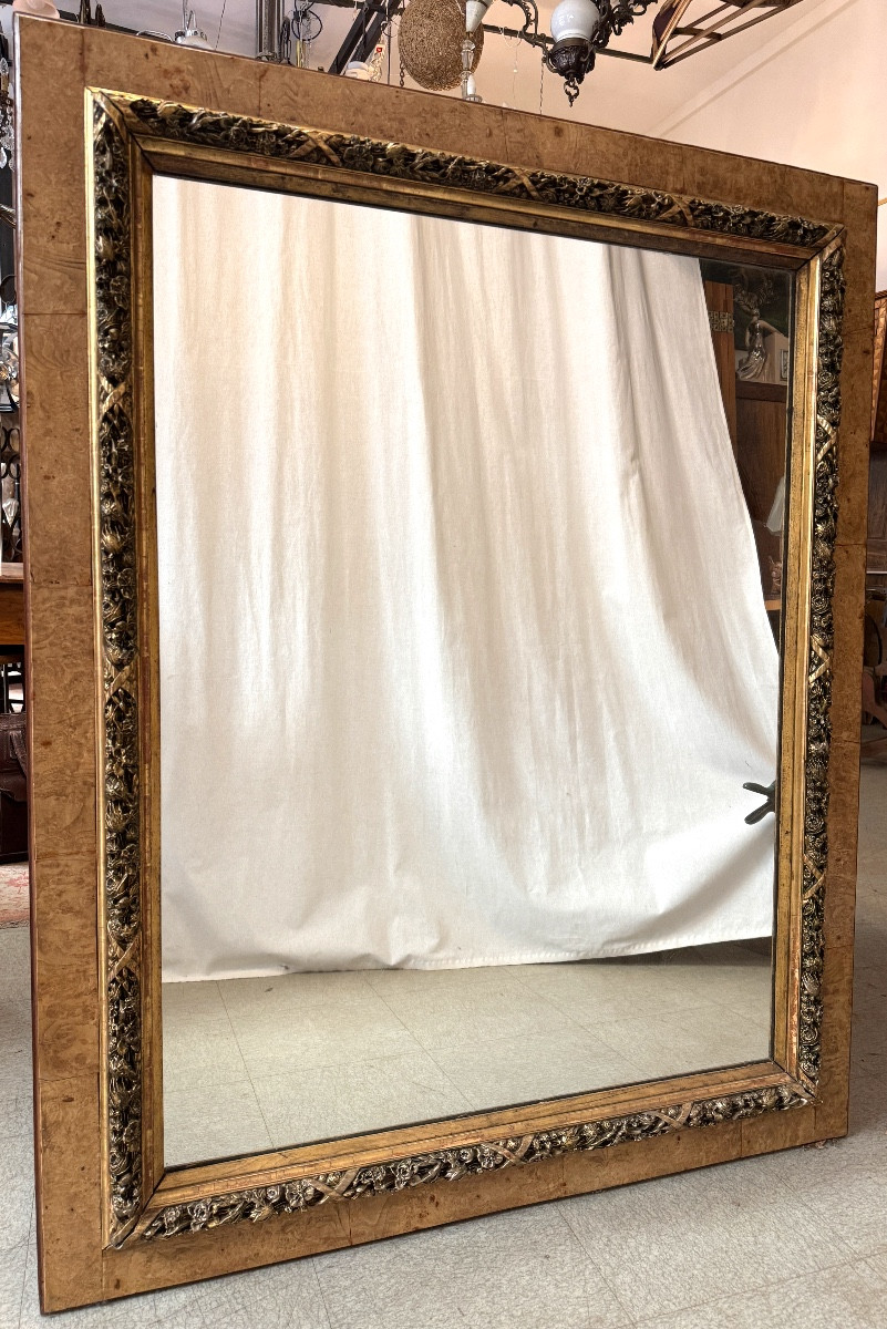 miroir en érable moucheté et mouluré