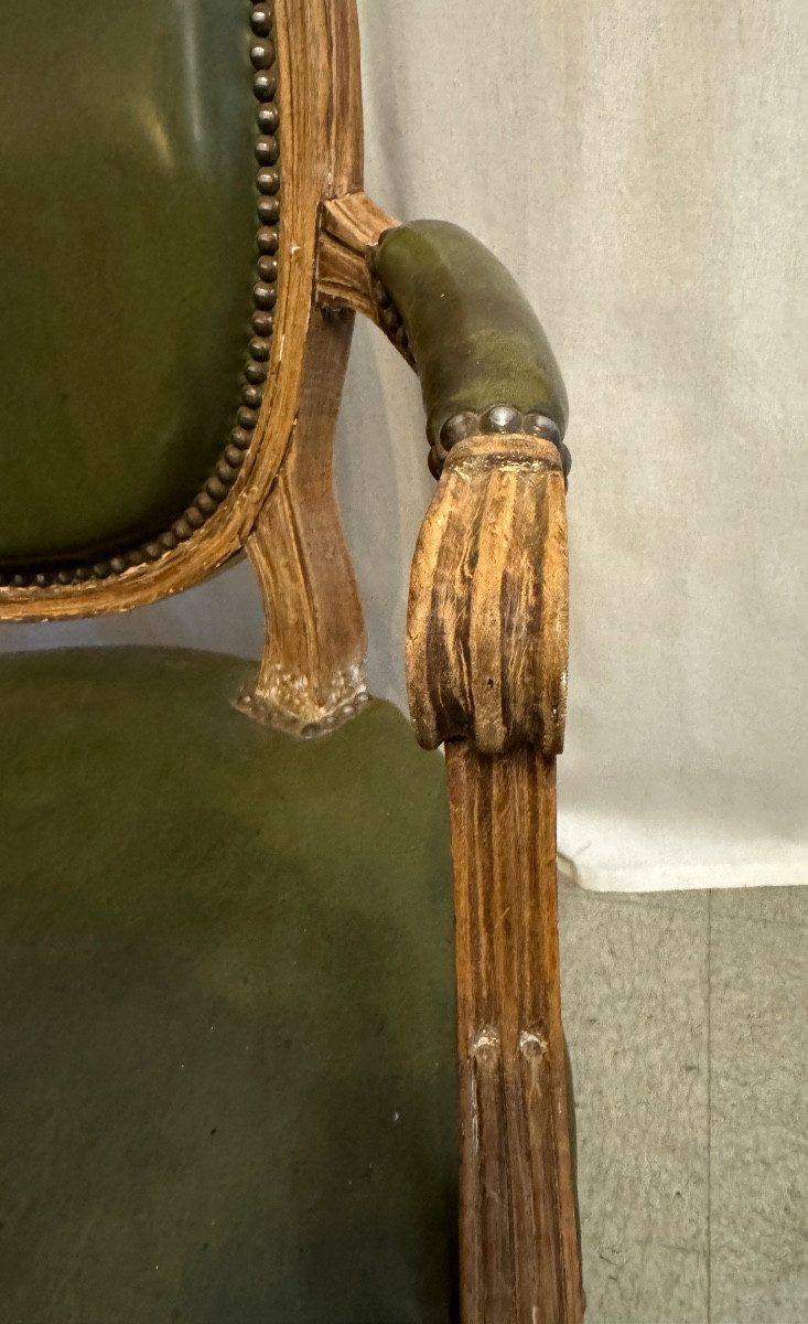 Fauteuil médaillon en cuir-photo-3