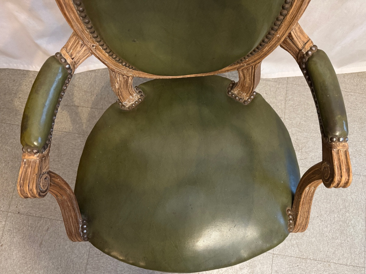 Fauteuil médaillon en cuir-photo-1
