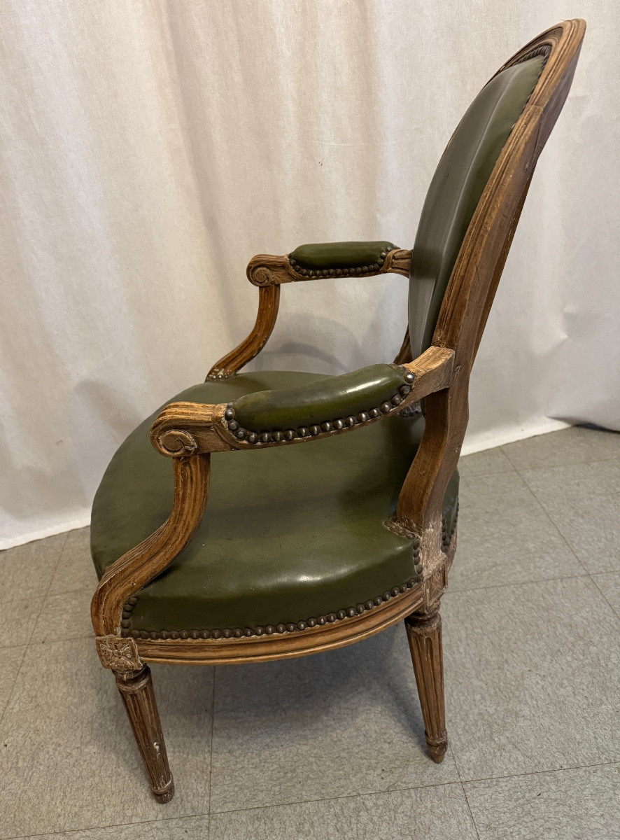 Fauteuil médaillon en cuir-photo-4
