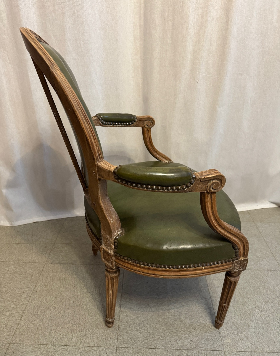 Fauteuil médaillon en cuir-photo-5