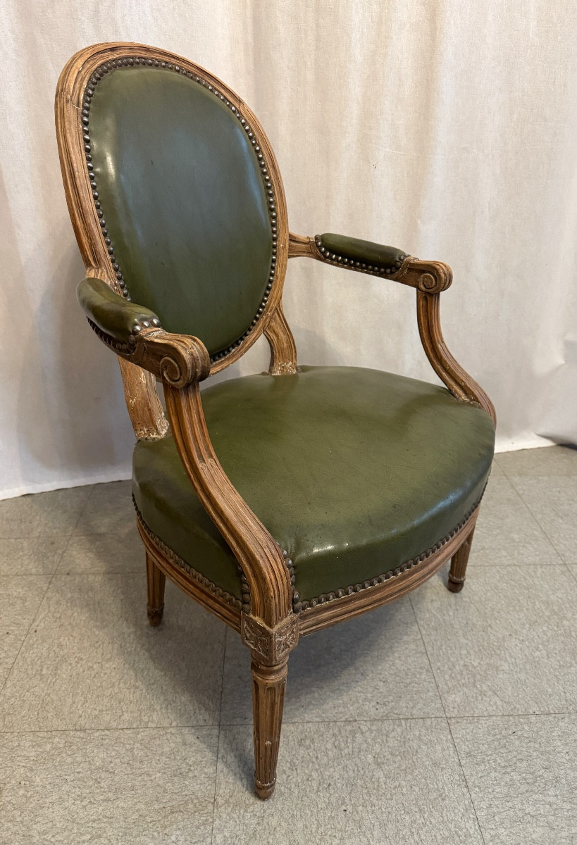 Fauteuil médaillon en cuir