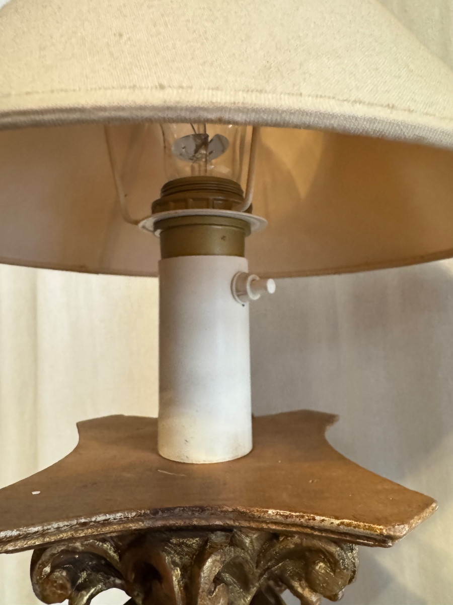 Corinthian Plexiglass Lamp-photo-3