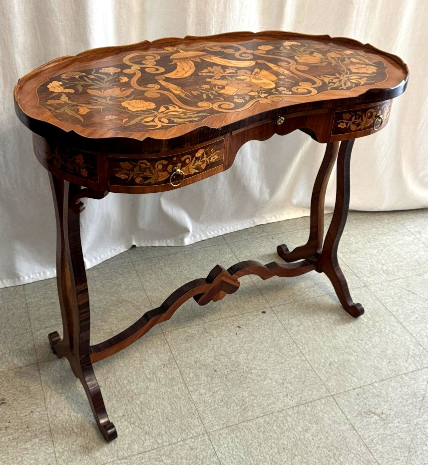 Table de correspondance en marqueterie