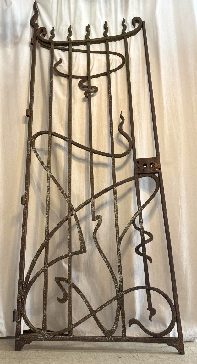 Portail en fer forgé d’époque Art Nouveau