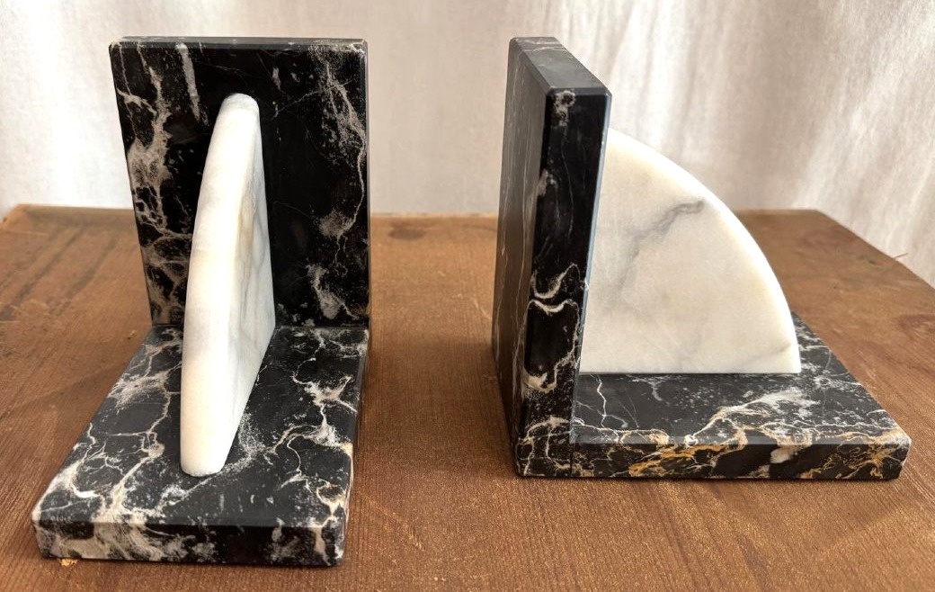 Serre-livre en marbre d’époque Art Déco