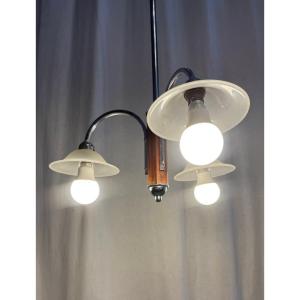 Lustre aux coupoles d’époque art déco.