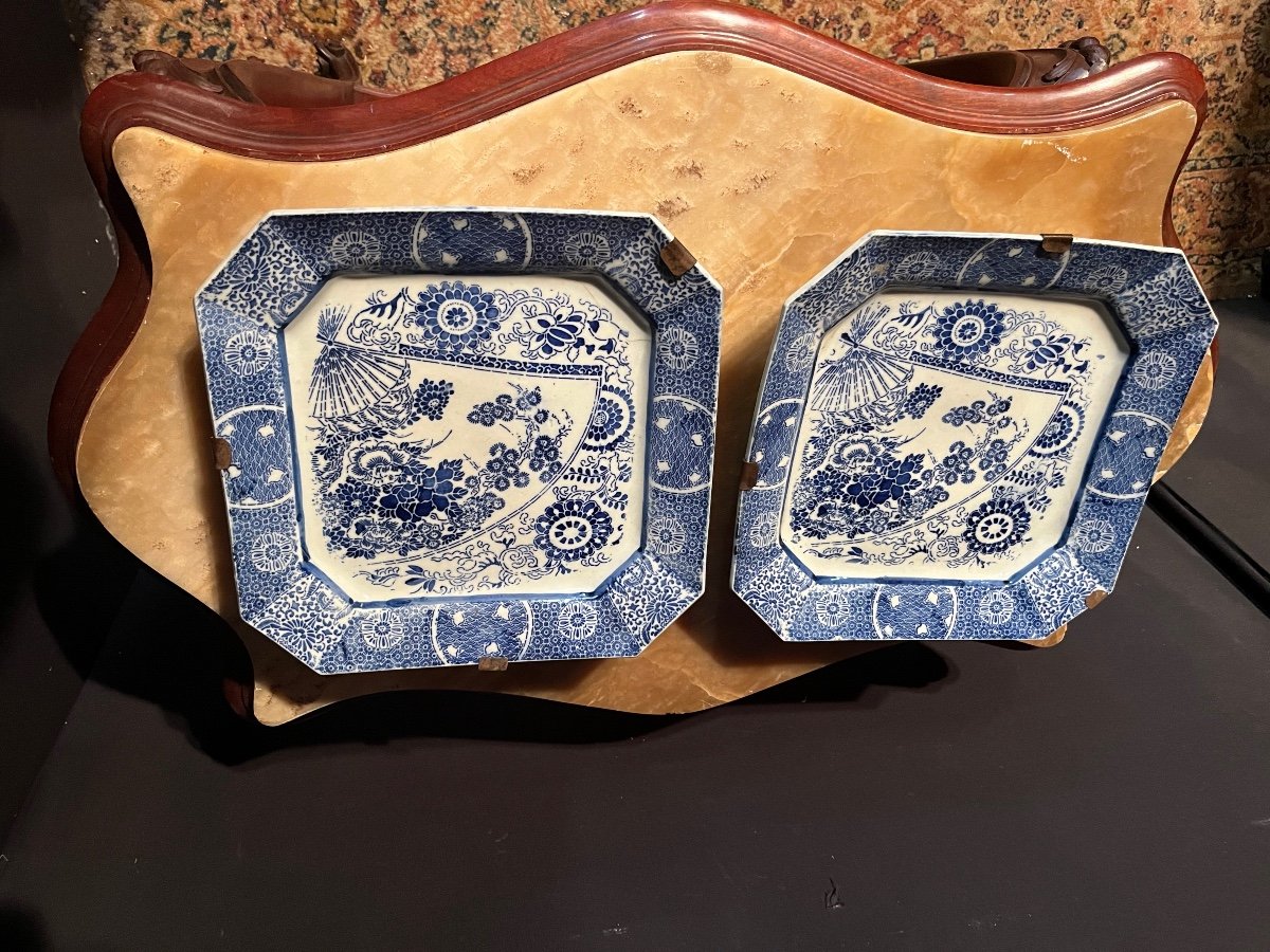 Paire De Plats En Porcelaine De Chine 