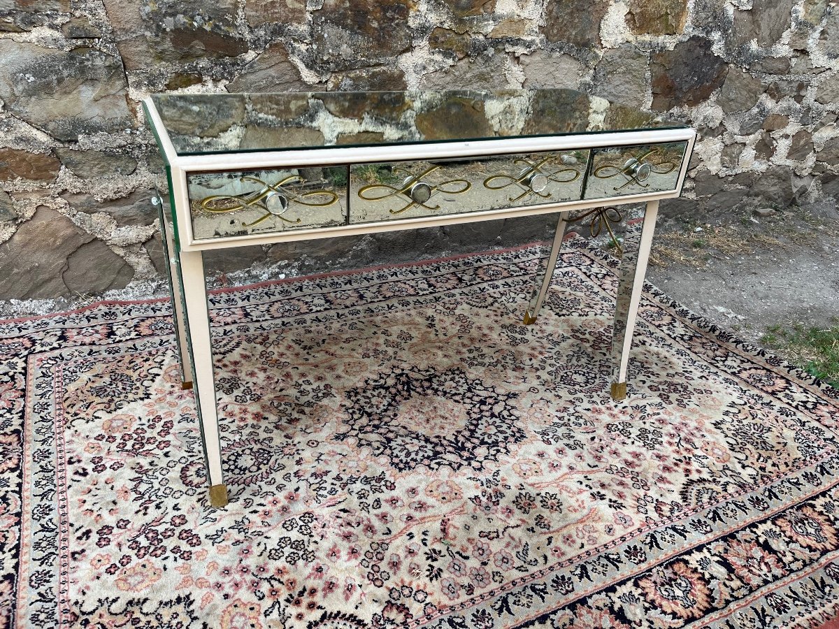 Mirrored Console From The 1940s
